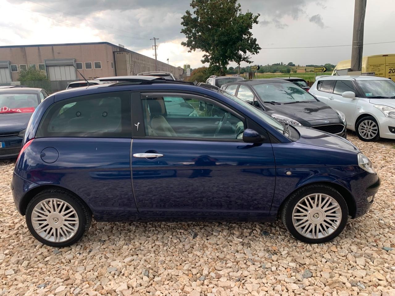 Lancia Ypsilon 1.4 16V Platino