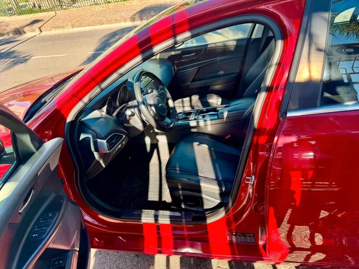 JAGUAR XE 2.0 D aut. Portfolio 180 CV