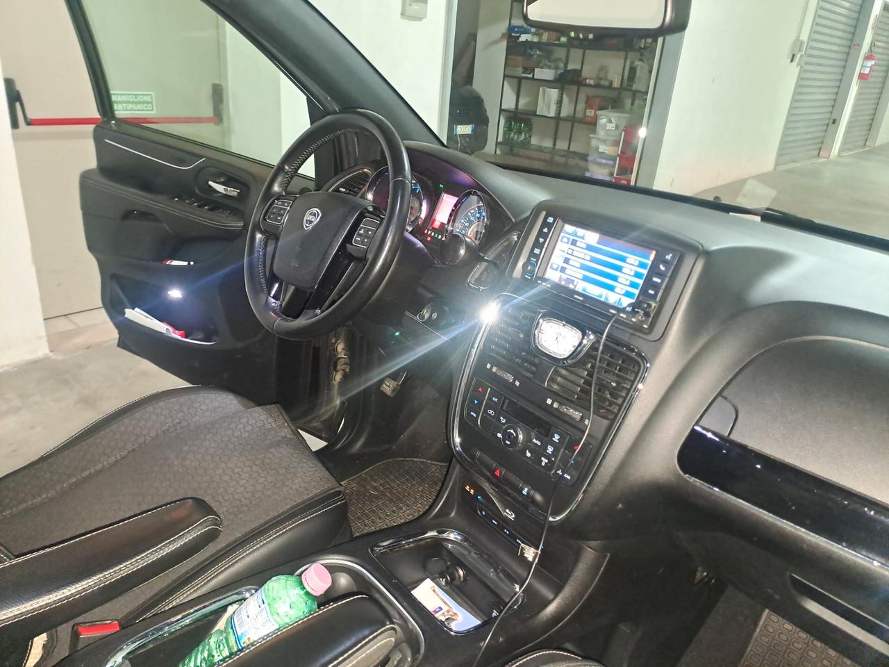 Lancia Voyager 2.8 Turbodiesel S 177 CV