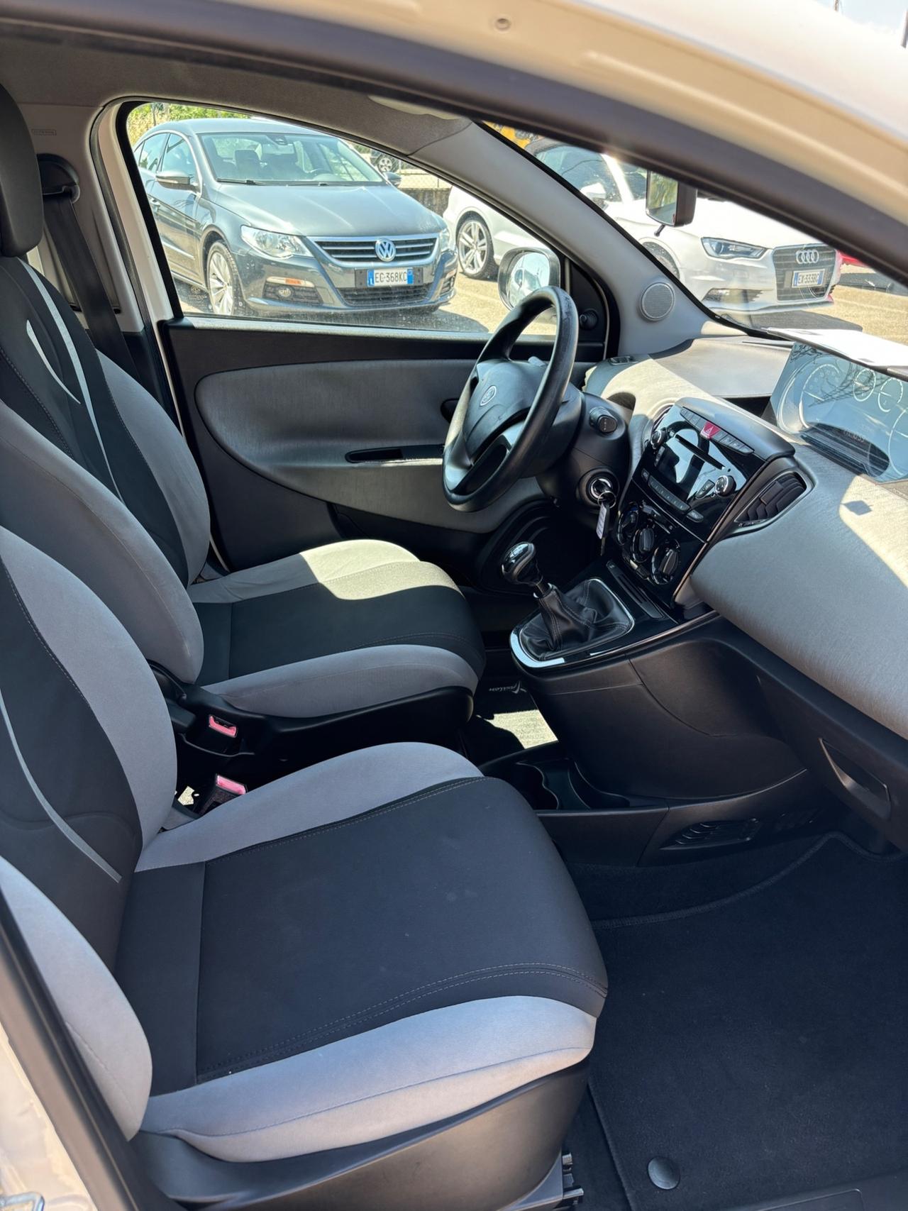 Lancia Ypsilon 1.3 MJT 95CV Silver - 2014