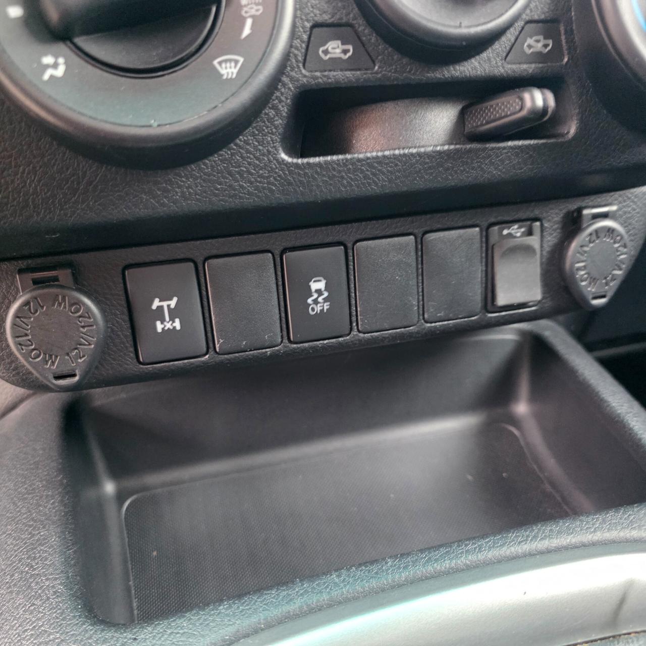 Toyota Hilux 2.4 D-4D 4WD 4 porte Double Cab Executive