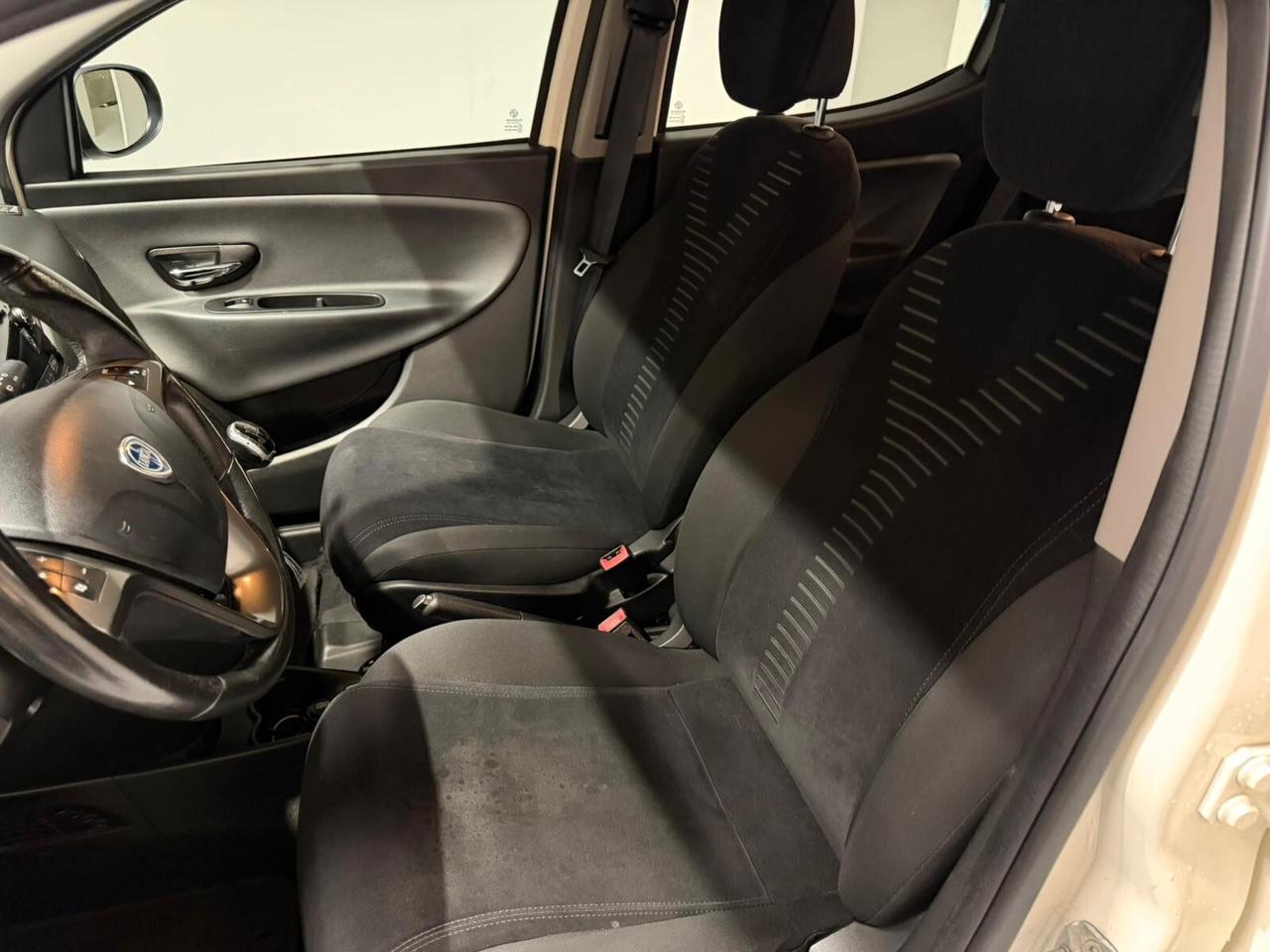 Lancia Ypsilon 1.2 69 CV 5 porte S&S Platinum