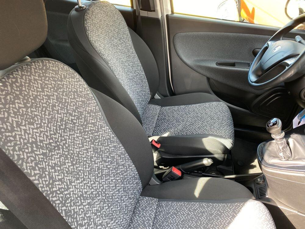 Lancia Ypsilon 1.0 FireFly 5 porte S&S Hybrid Ecochic Silver