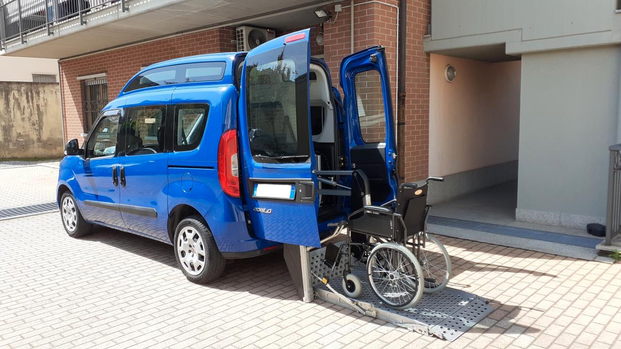 Doblò 1.6 MJT 120CV trasporto disabili pedana