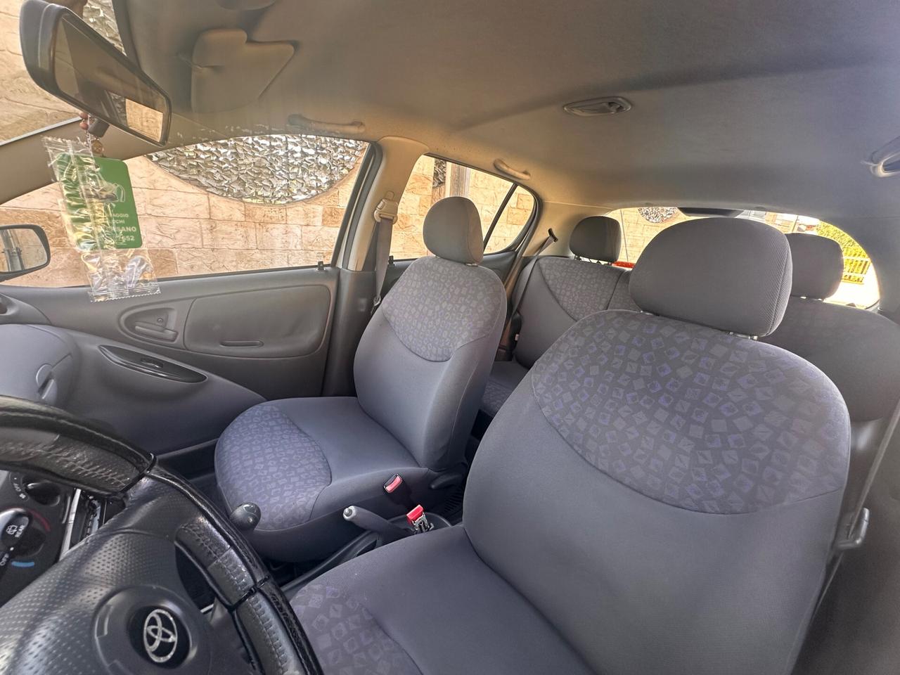 Toyota Yaris 1.3i 16V cat 5 porte Sol
