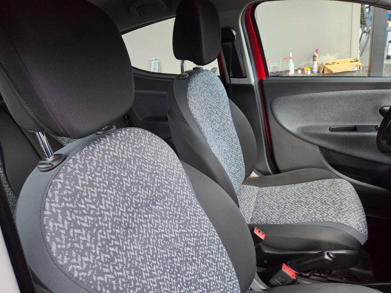 Lancia Ypsilon 5 porte S&S Hybrid Ecochic Silver