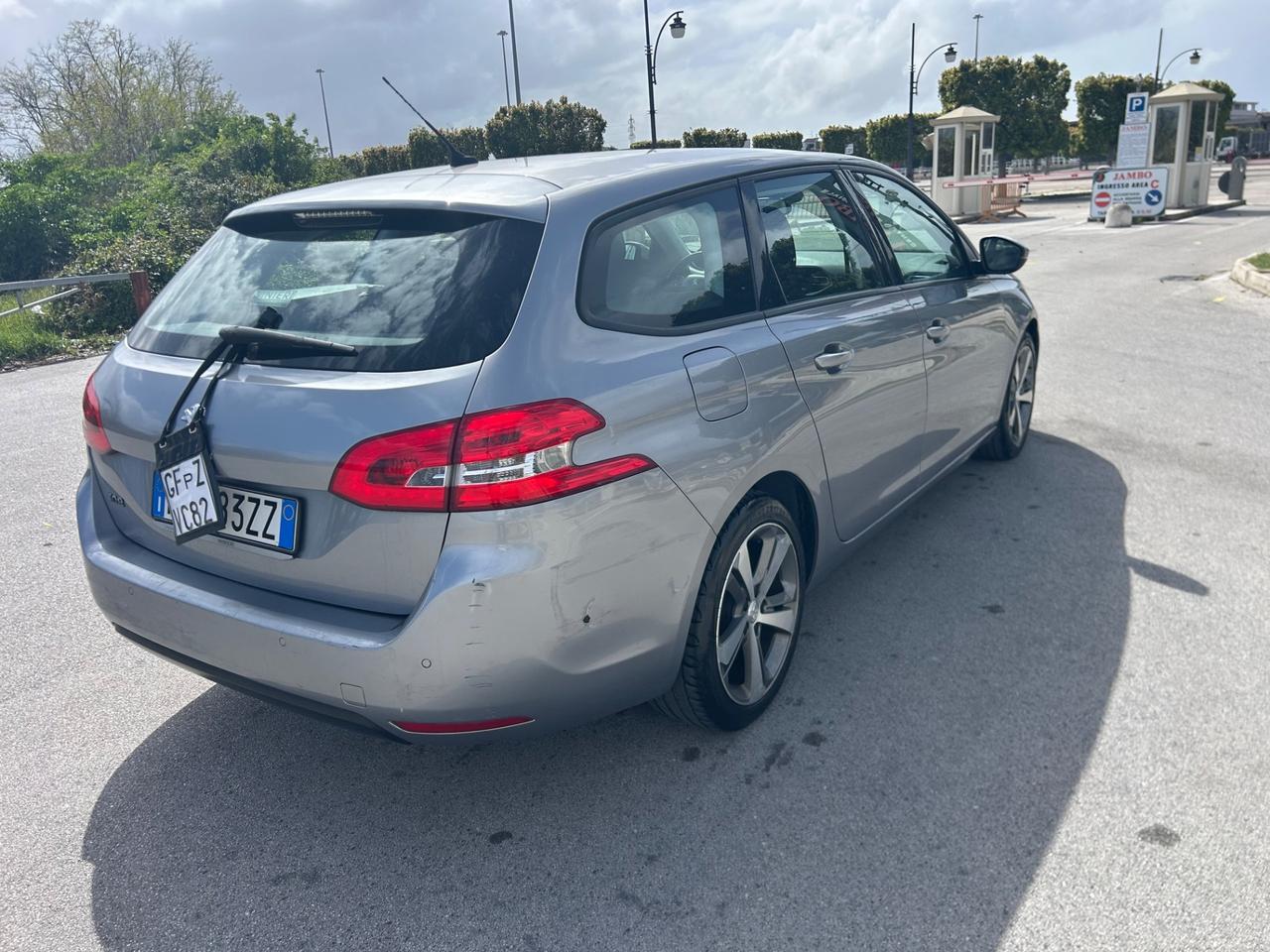 Peugeot 308 BlueHDi 130 S&S SW Allure da vetrina