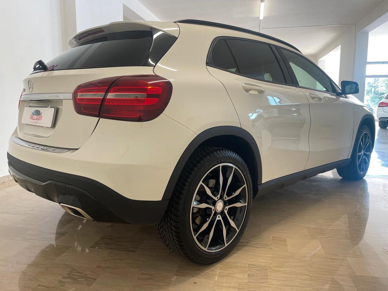 MERCEDES GLA 200d AUTOMATIC SPORT NIGHT EDITION – SOLO 41.332 KM CERTIFICATI