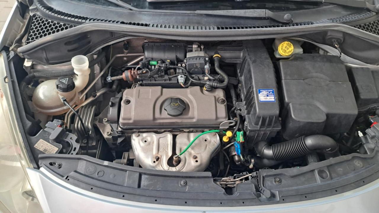 Peugeot 207 1.4 8V 75CV 5p. ONE Line
