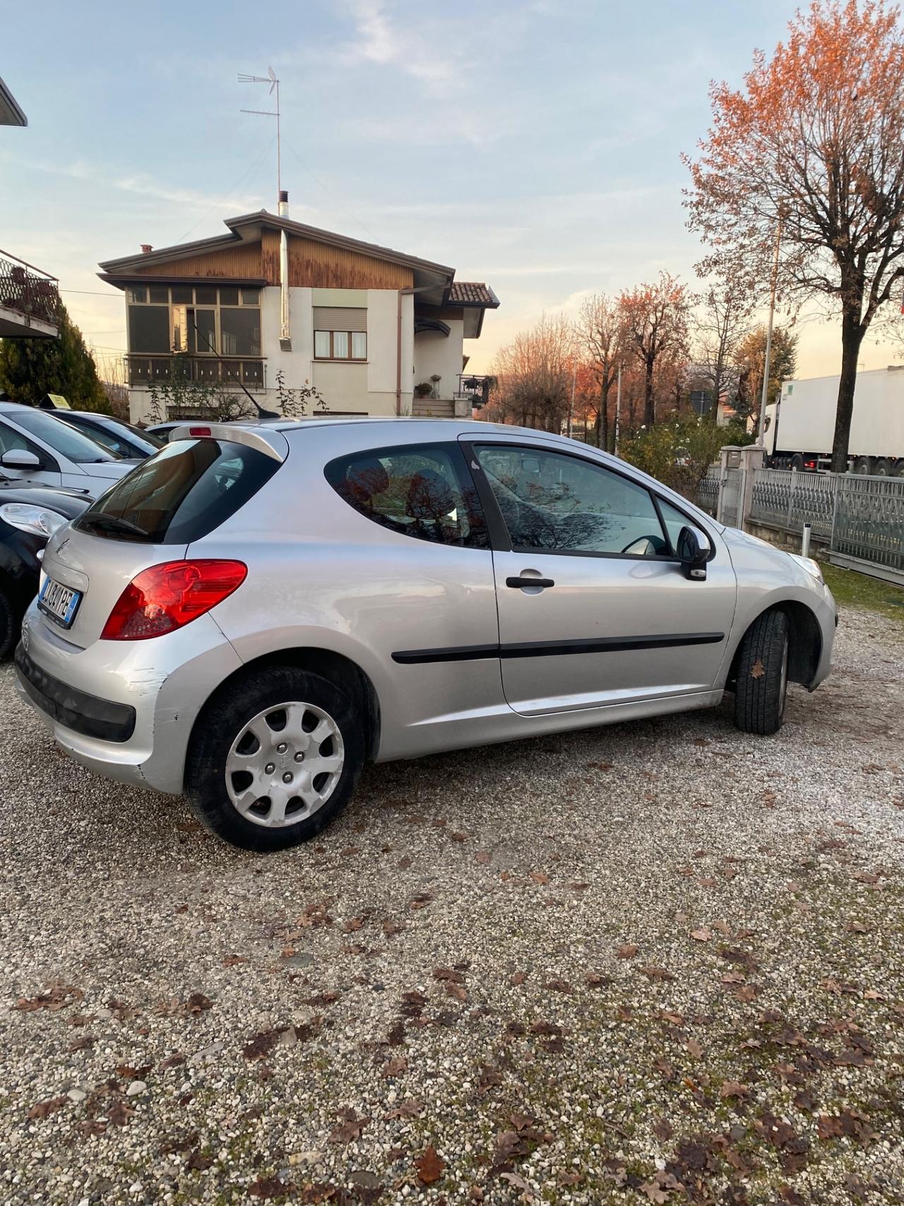 Peugeot 207 1.4 8V 75CV 3p. ONE Line