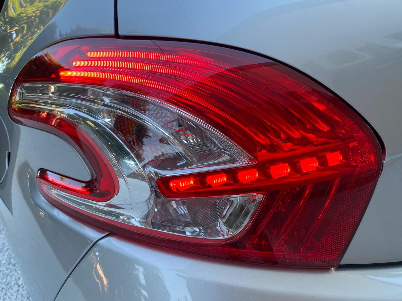 Peugeot 208 PureTech 82 5 porte Allure NEOPATENTATI!!!