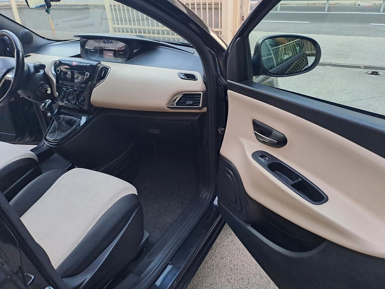 Lancia Ypsilon 0.9 TwinAir 85 CV 5 porte Metano Ecochic Gold