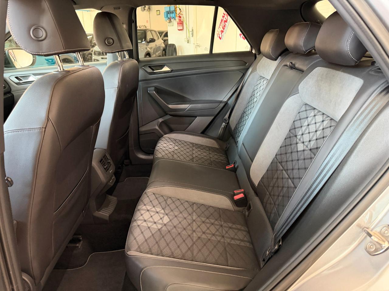 Volkswagen T-Roc 1.5 TSI ACT DSG R-Line 150cv