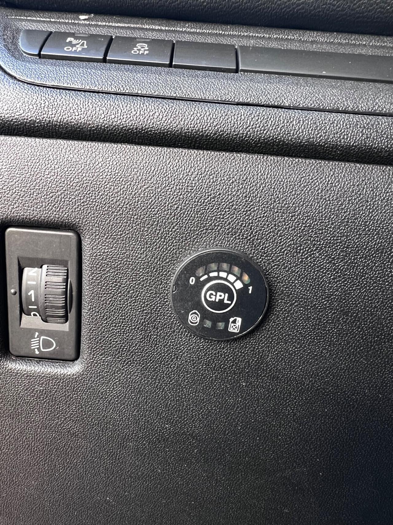 Peugeot 208 PureTech 82 5p. GPL Allure