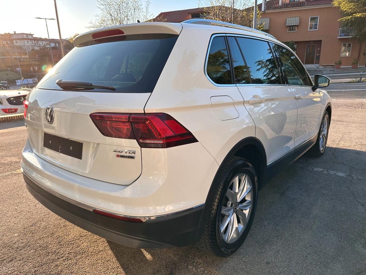 Volkswagen Tiguan 2.0 TDI SCR 4MOTION - VIRTUAL / NAVI / ALCANTARA / R18