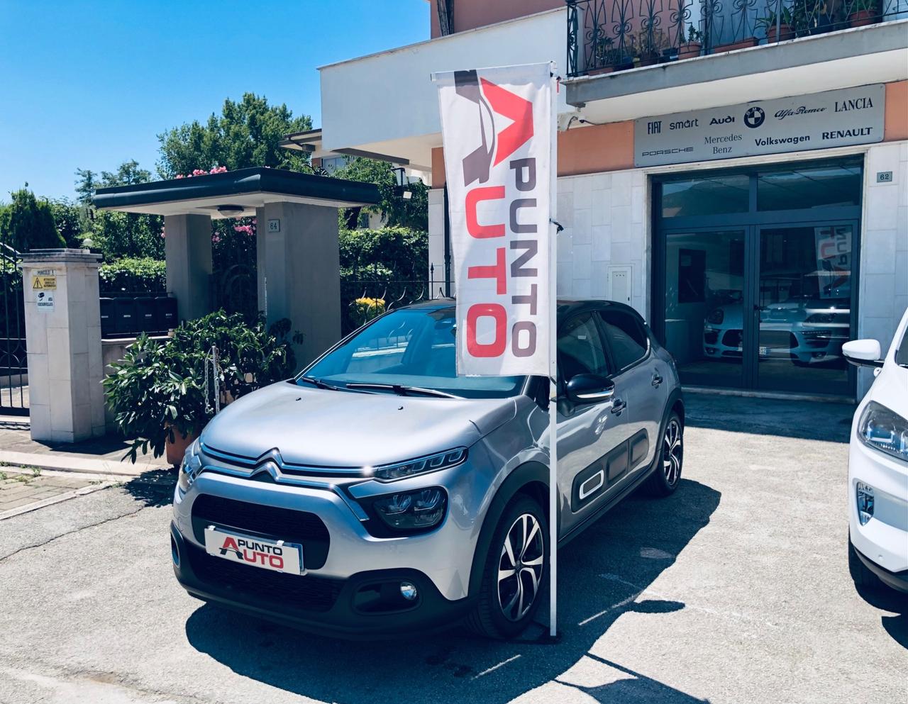 Citroen C31.2 110 CV TETTO NERO Shine -telecam-