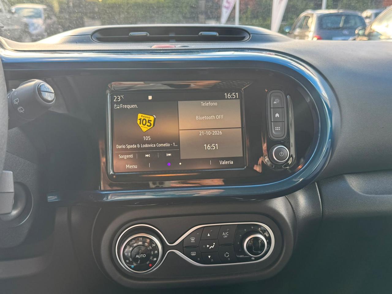 Renault Twingo 1.0 71CV SIGNATURE **PELLE NAVI SENSORI LED CAMERA GARANZIA PRONTA CONSEGNA NEOPATENTATI