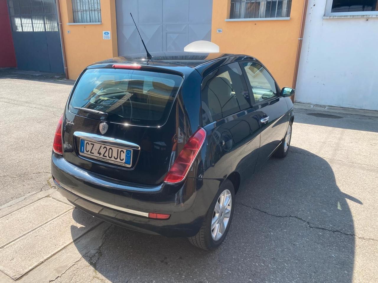 Lancia Ypsilon 1.2 Argento 80cv - OK NEOPATENTATI