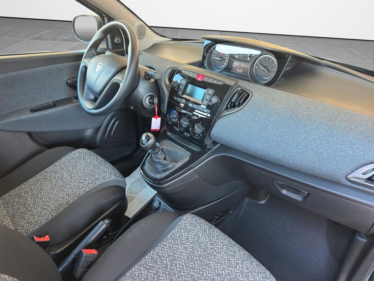 Lancia Ypsilon 1.0 FireFly 5 porte S&S Hybrid Ecochic Silver