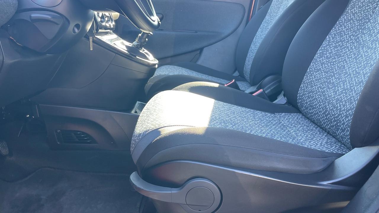 Lancia Ypsilon Ecochic Hybrid 1.0 FireFly 70cv