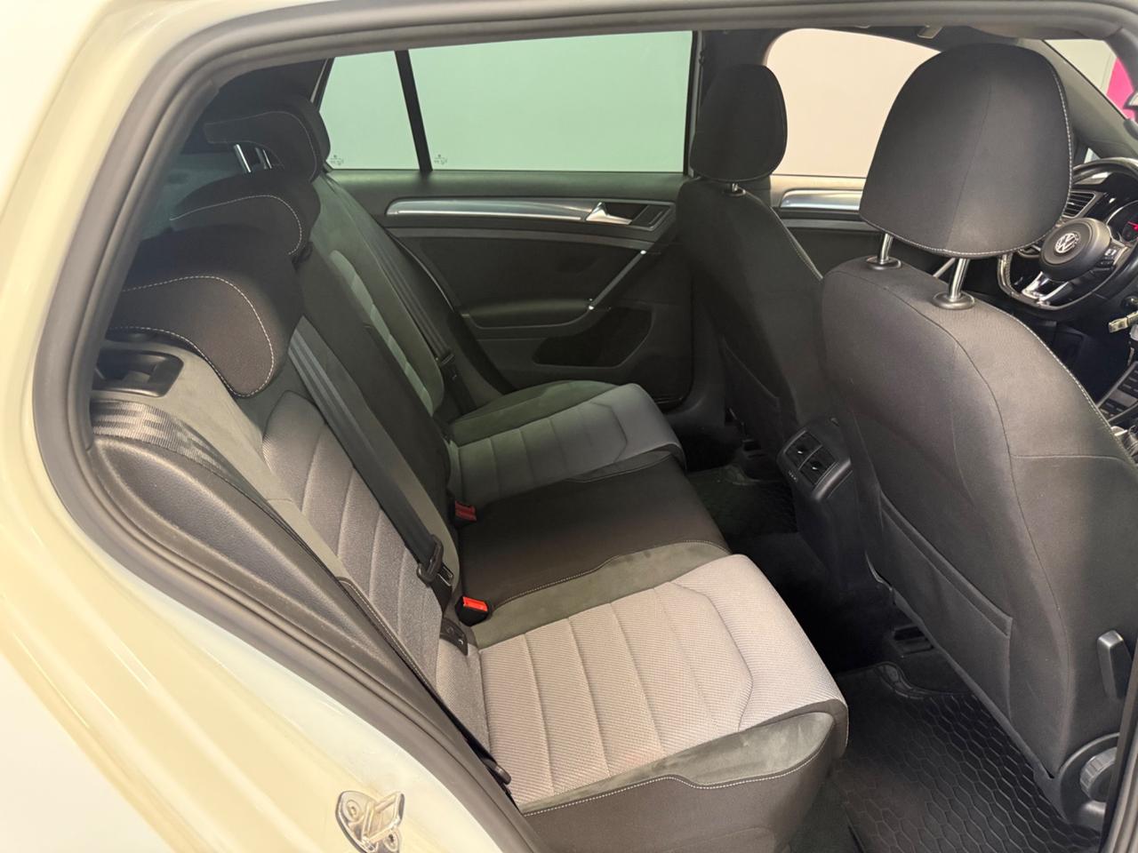 Volkswagen Golf 1.6 TDI 110 CV DSG 5p. Sport Edition R line