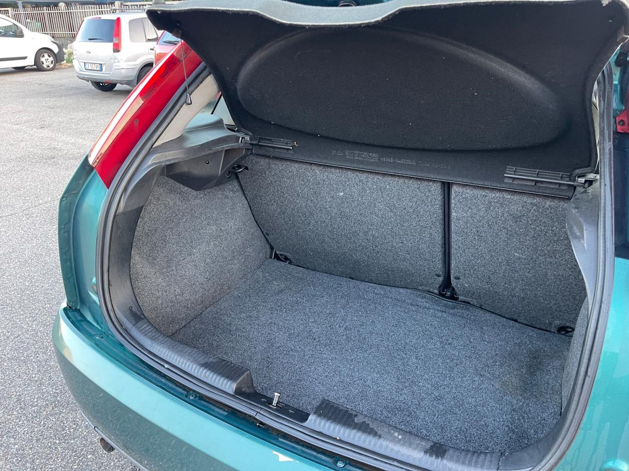 Ford Focus 1.6i benzina uni prop