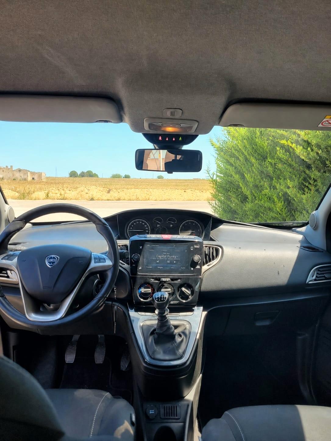Lancia Ypsilon 1.0 FireFly 5 porte S&S Hybrid Gold Plus