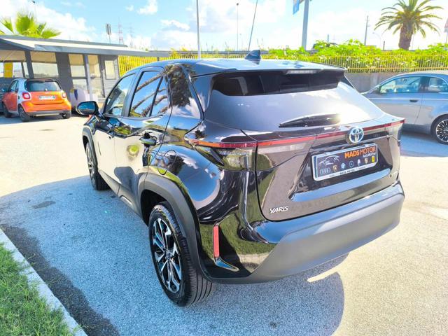 TOYOTA Yaris Cross 1.5 Hybrid 5p. E-CVT AWD-i Business