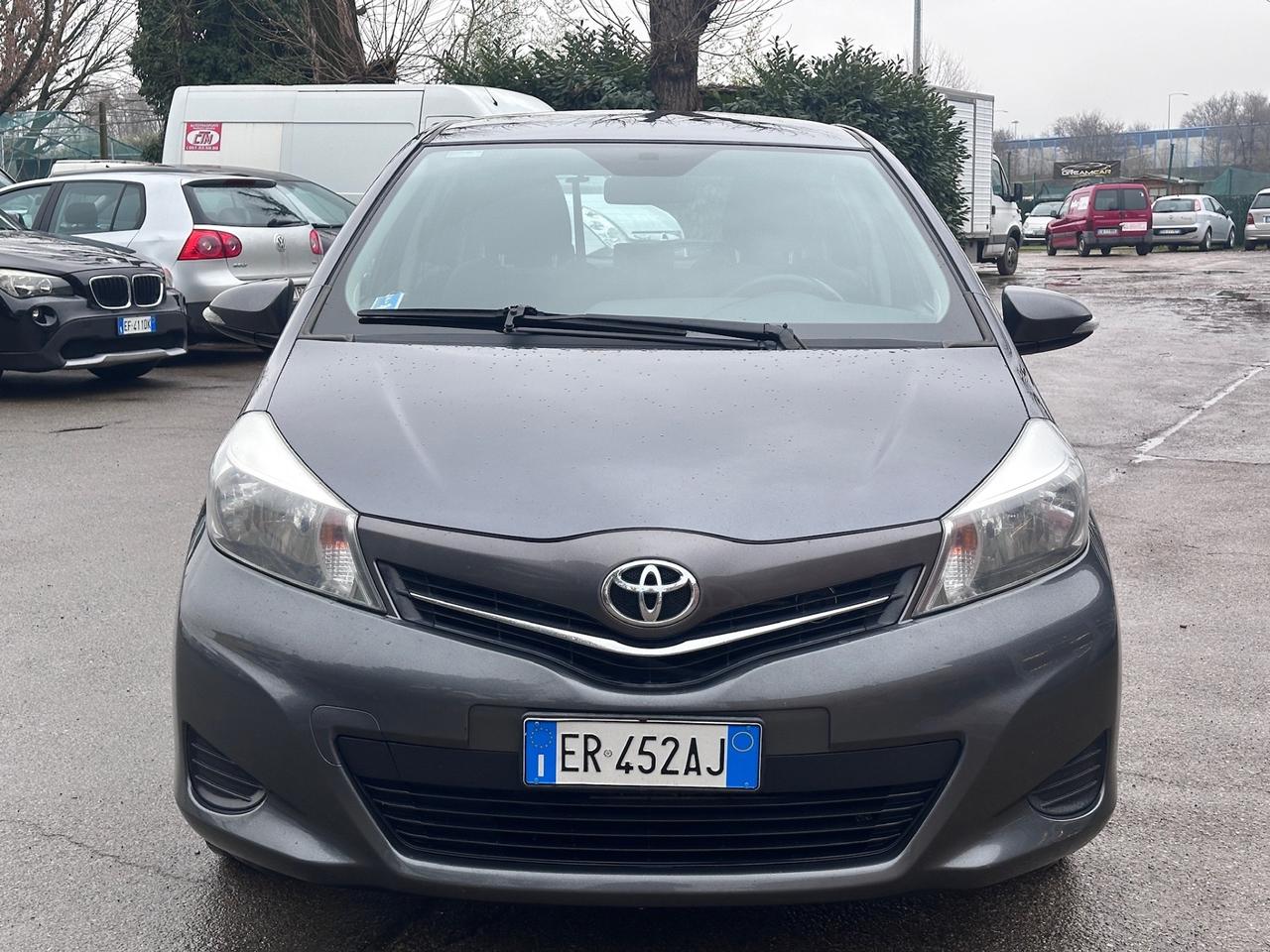 Toyota Yaris 1.0 5 porte Lounge Neopatentati