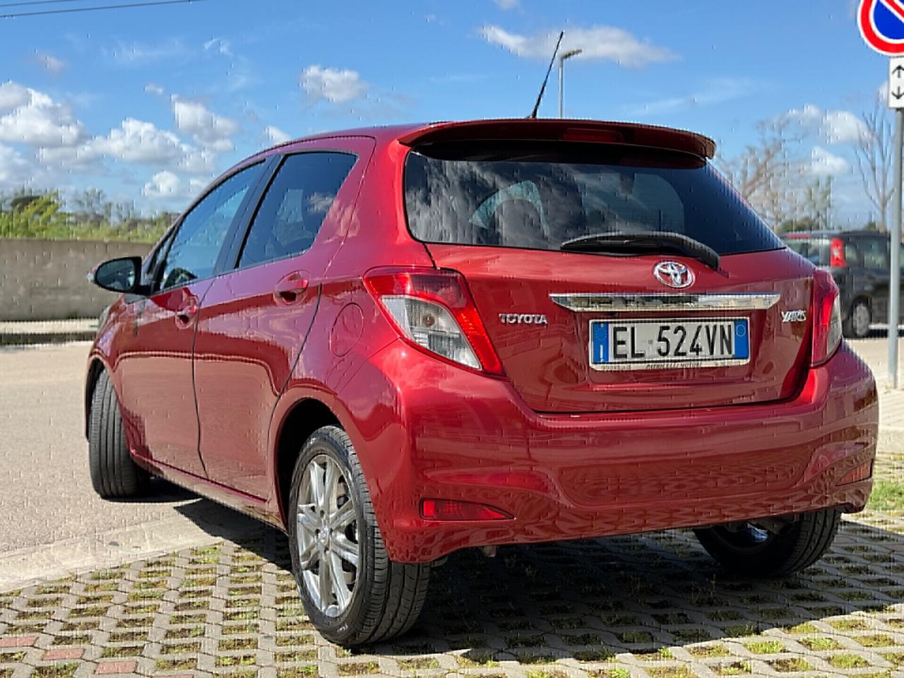 Toyota Yaris 1.3 5 porte Lounge Multidrive S