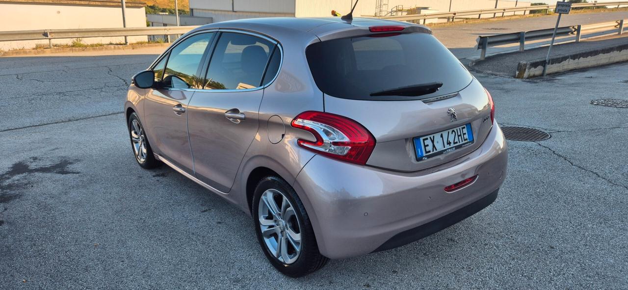 Peugeot 208 1.4 HDi 68 CV 5 porte Allure NEOPATENTATI