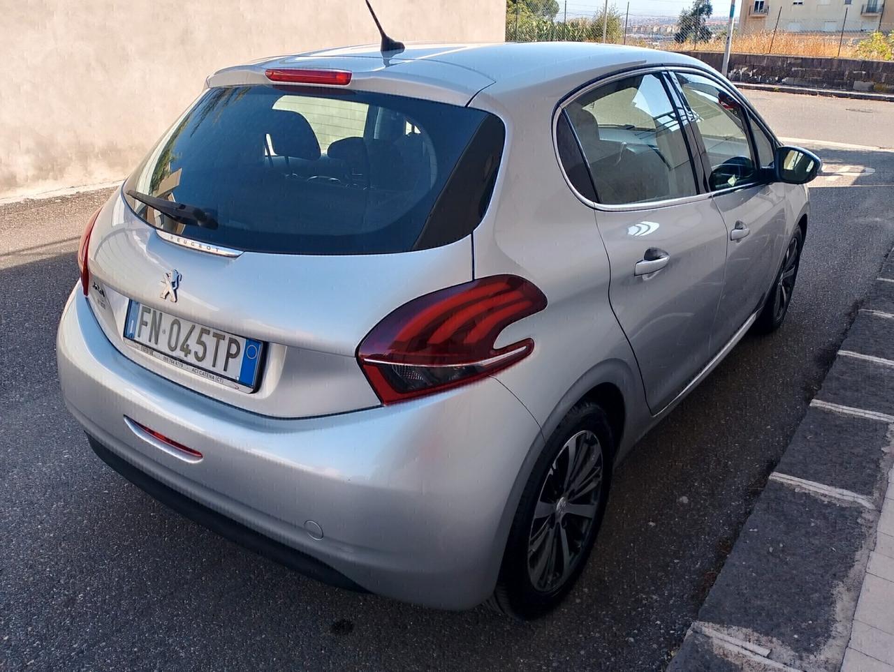 Peugeot 208 BlueHDi 75 Allure neo patentati