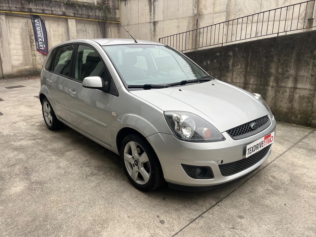 Ford Fiesta 1.4 16V 5p. Ghia