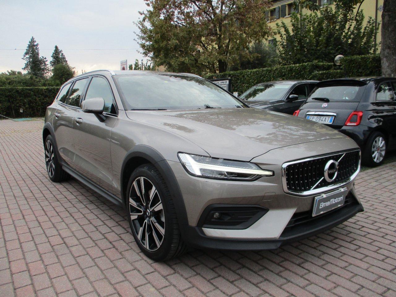 Volvo V60 Cross Country 2.0 b4 Business Pro AWD auto CarPlay/Camera/Portellone