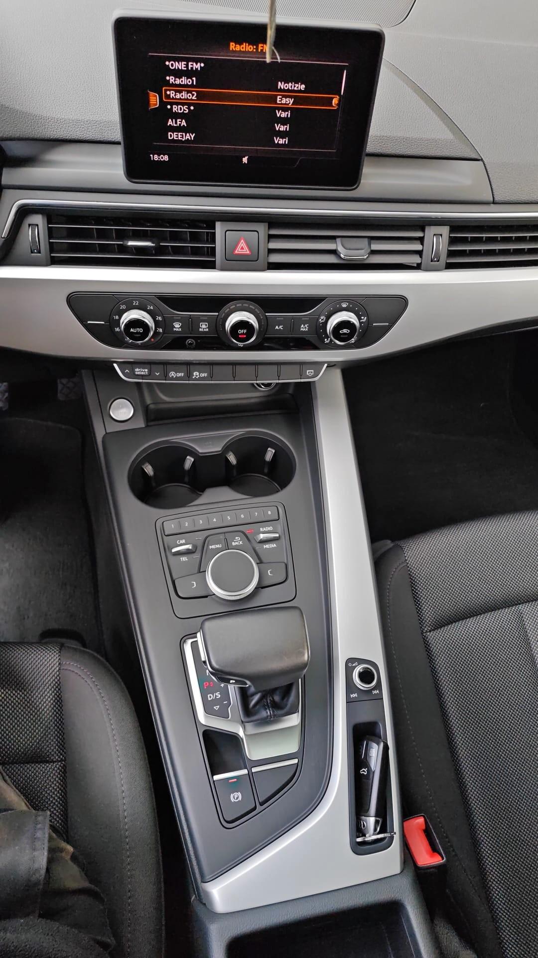 Audi A4 Avant 2.0 tdi ultra 150cv s-tronic TETTO PANORAMICO E APRIBILE