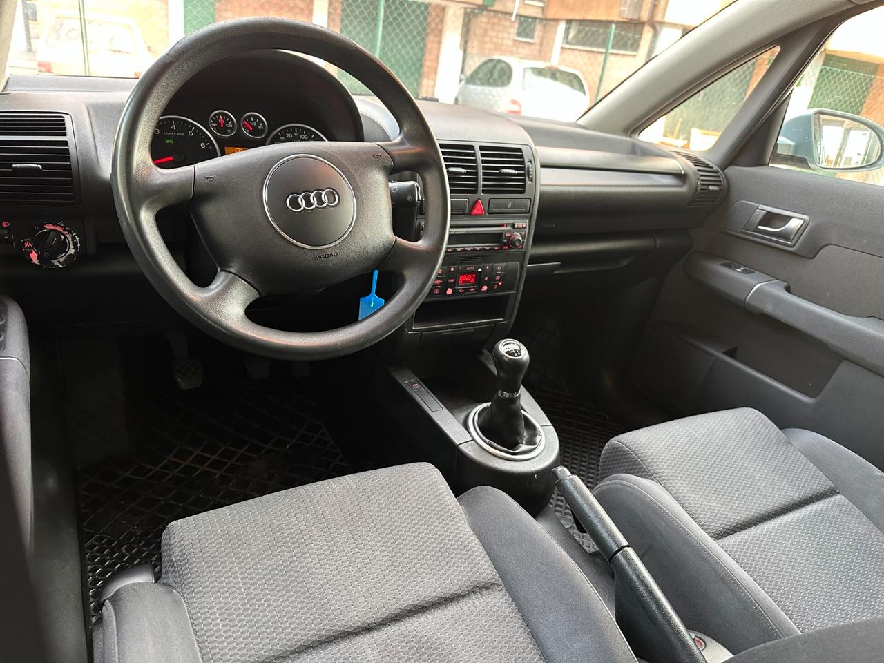 Audi A2 1.6 (12 RATE)