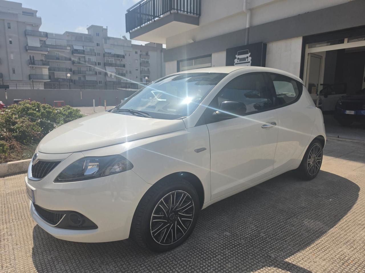 Lancia Ypsilon 1.0 FireFly 5 porte S&S Hybrid Gold