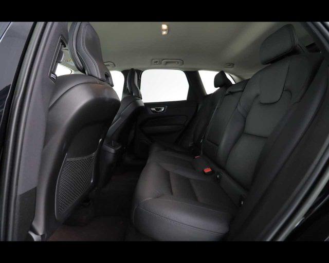 VOLVO XC60 B4 (d) automatico Plus Dark