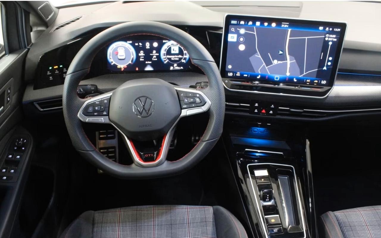 Volkswagen Golf GTI 2.0 TSI DSG 8.5 Black Style 19 AHK TETTO