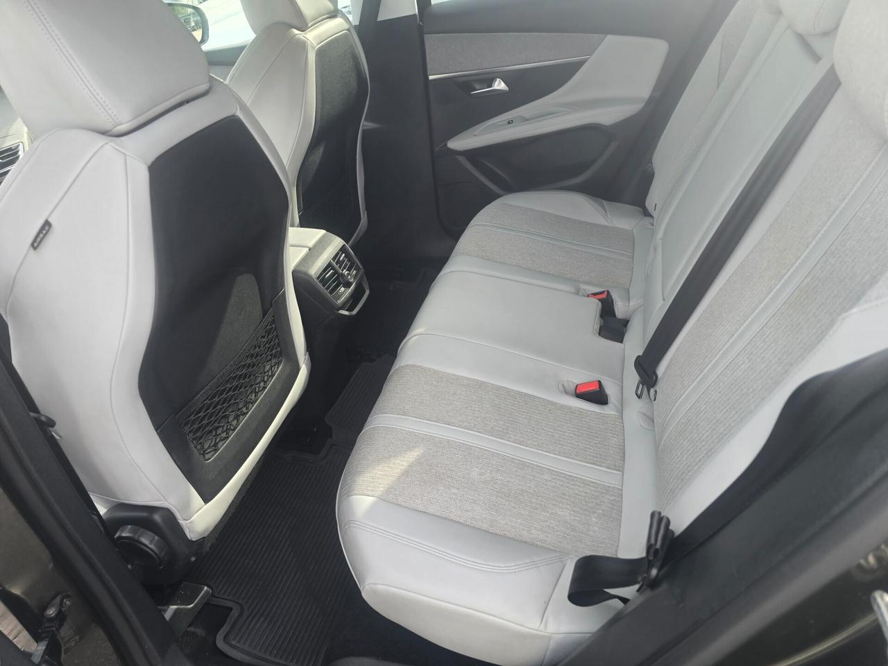 Peugeot 3008 BlueHDi 130 S&S Allure