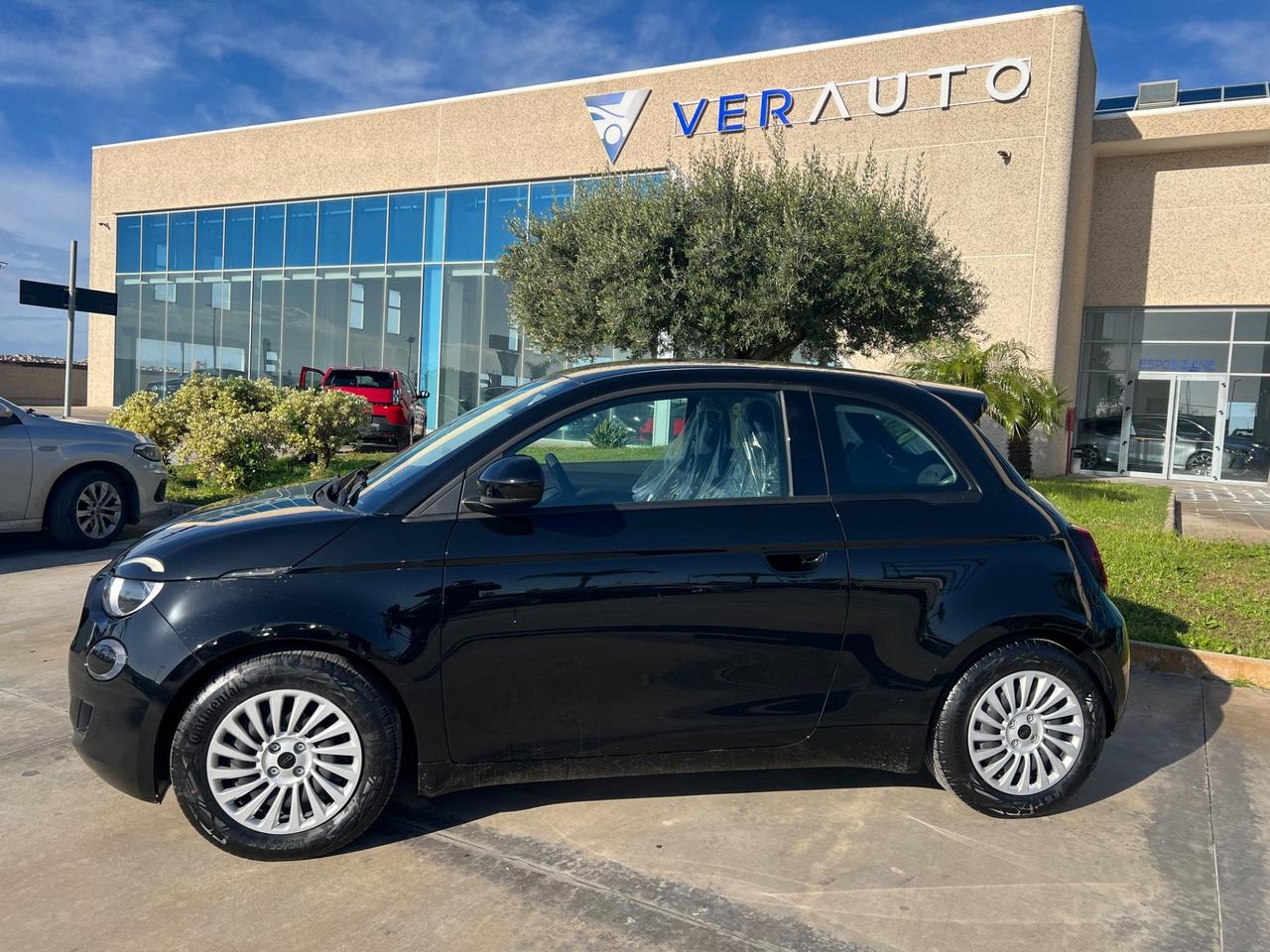 Fiat 500e Berlina 42 kWh La Prima possibilità noleggio no scoring