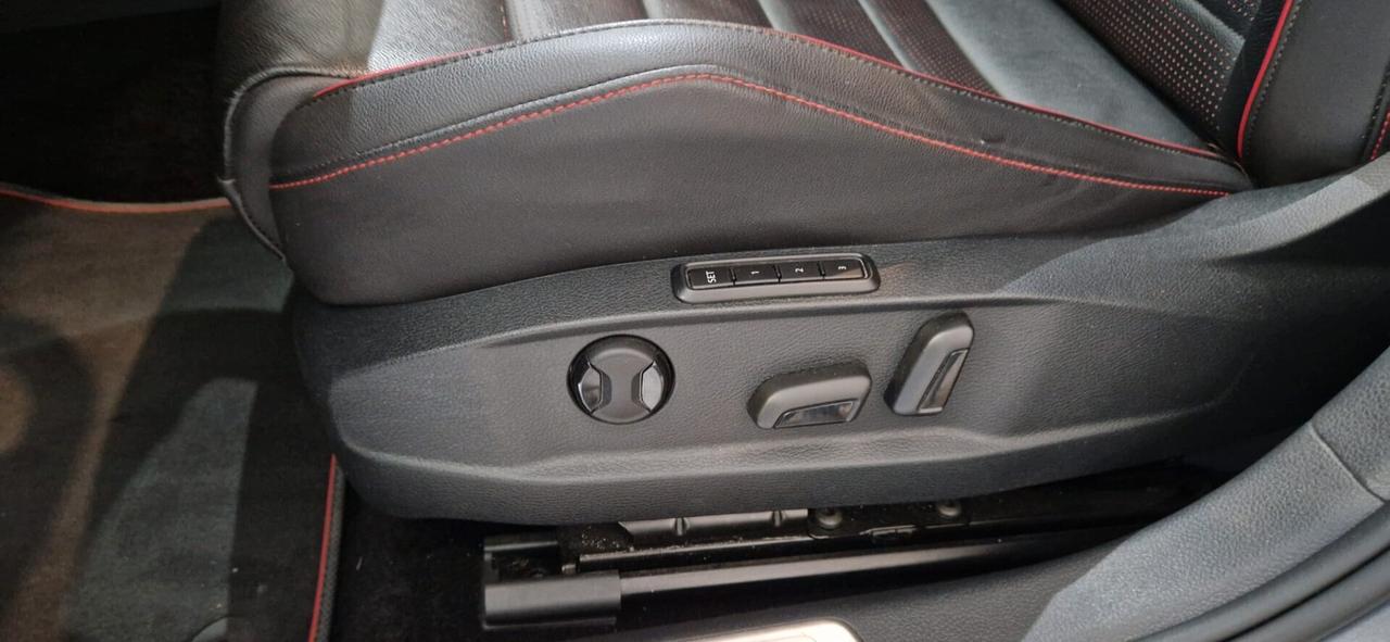 Volkswagen Golf GTI Performance 2.0 245 CV TSI DSG 5p. BMT