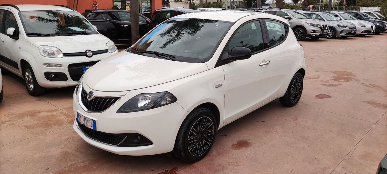 Lancia Ypsilon 1.0 FireFly 5 porte S&amp;S Hybrid Ecochic Gold