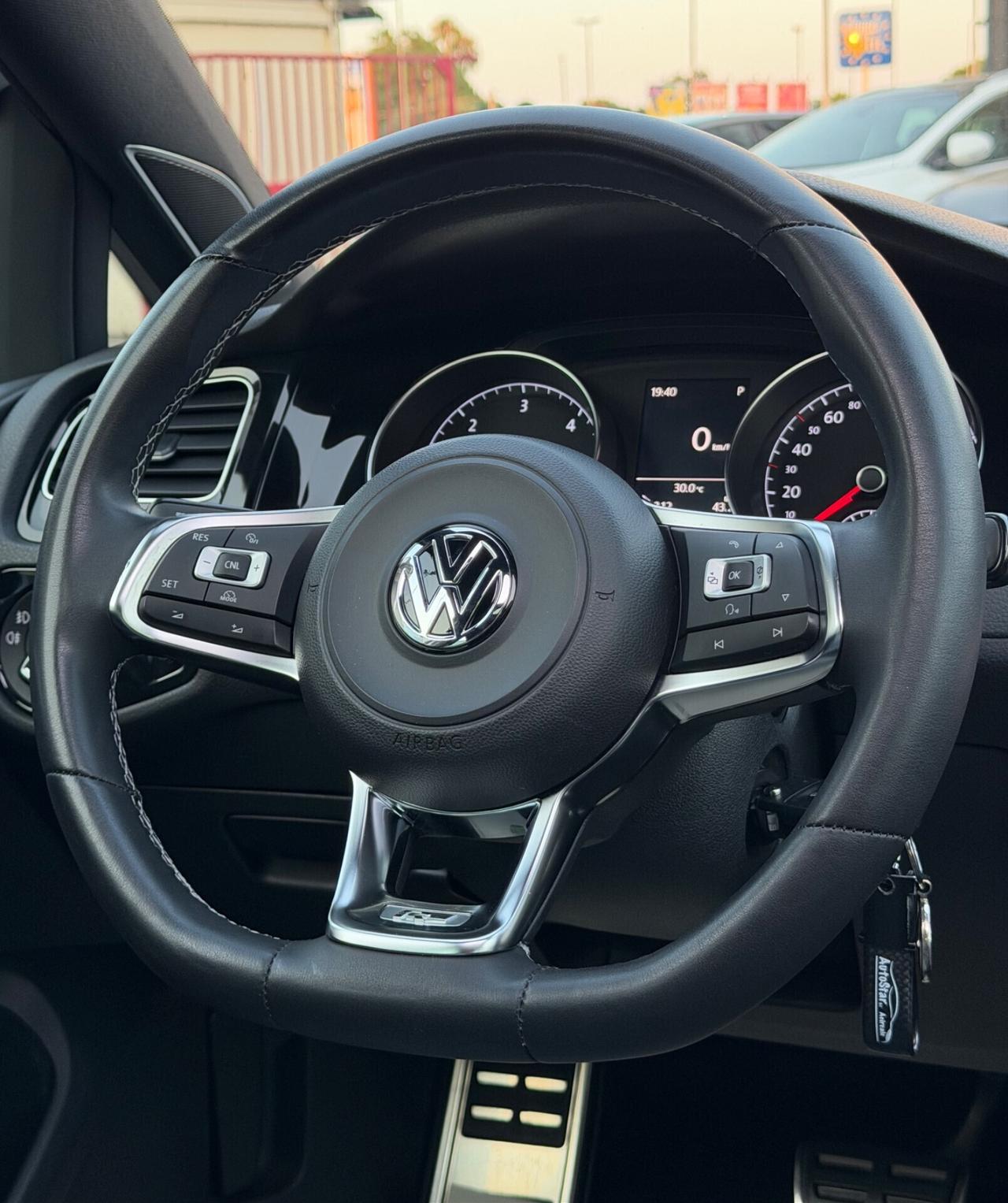 Volkswagen Golf 7 2.0 TDI 150CV R-LINE