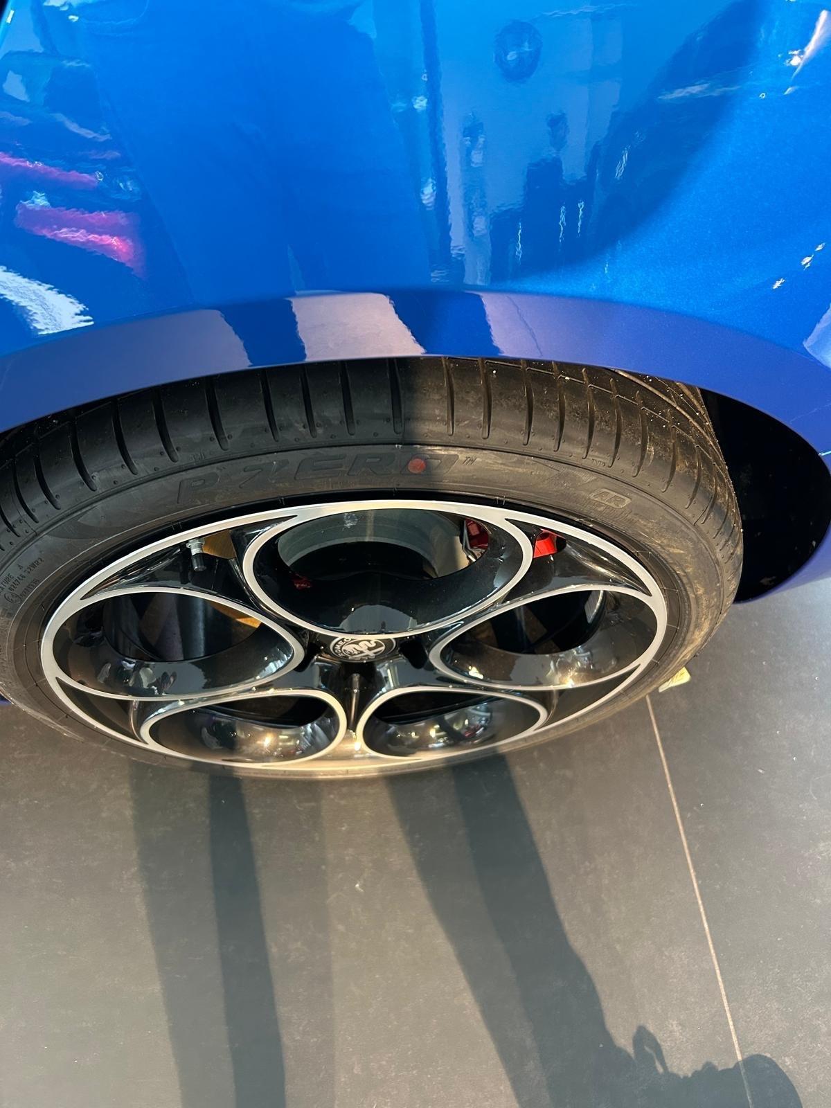 Alfa Romeo Giulia 2.0 Turbo 280 CV AT8 AWD Q4 Veloce