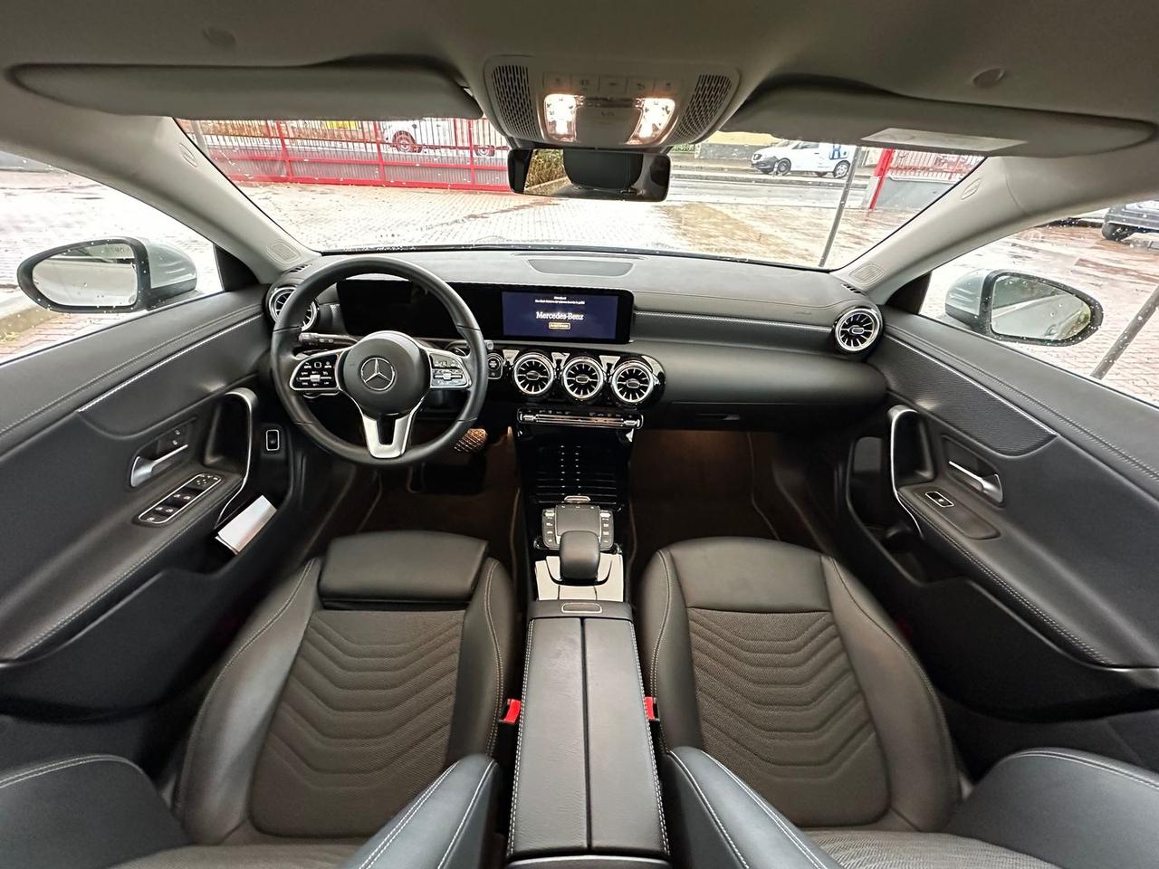 Mercedes-Benz CLA 180 Sport CLA 180 D