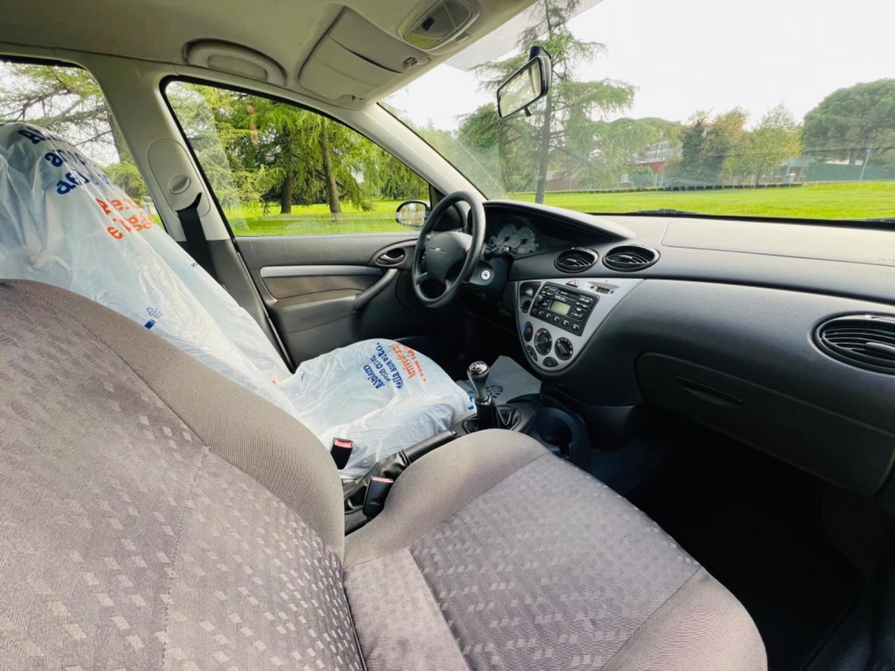 Ford Focus 1.6i 16V cat 5p. Ghia