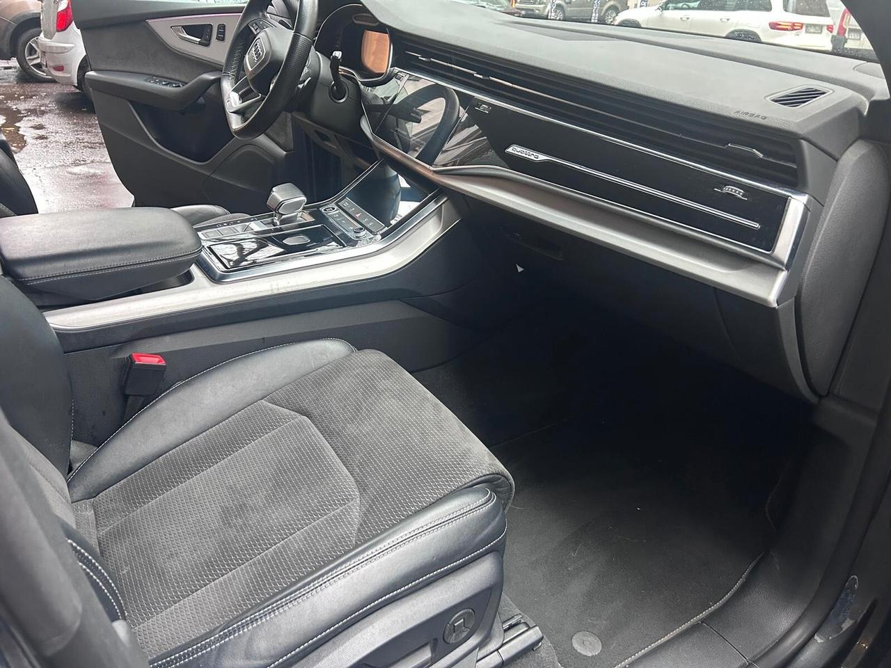 Audi Q8 55 TFSI quattro tiptronic