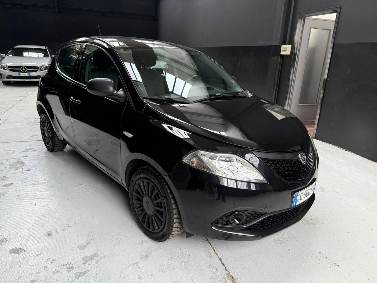 Lancia Ypsilon 1.0 FireFly 5 porte S&S Hybrid Ecochic Silver