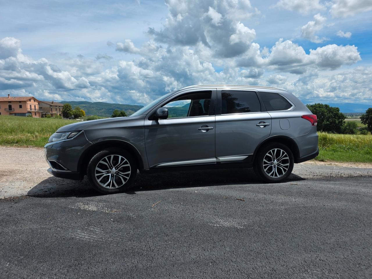 Mitsubishi Outlander 2.2 DI-D 4WD Instyle 7p."AUTOCARRO 4 POSTI"